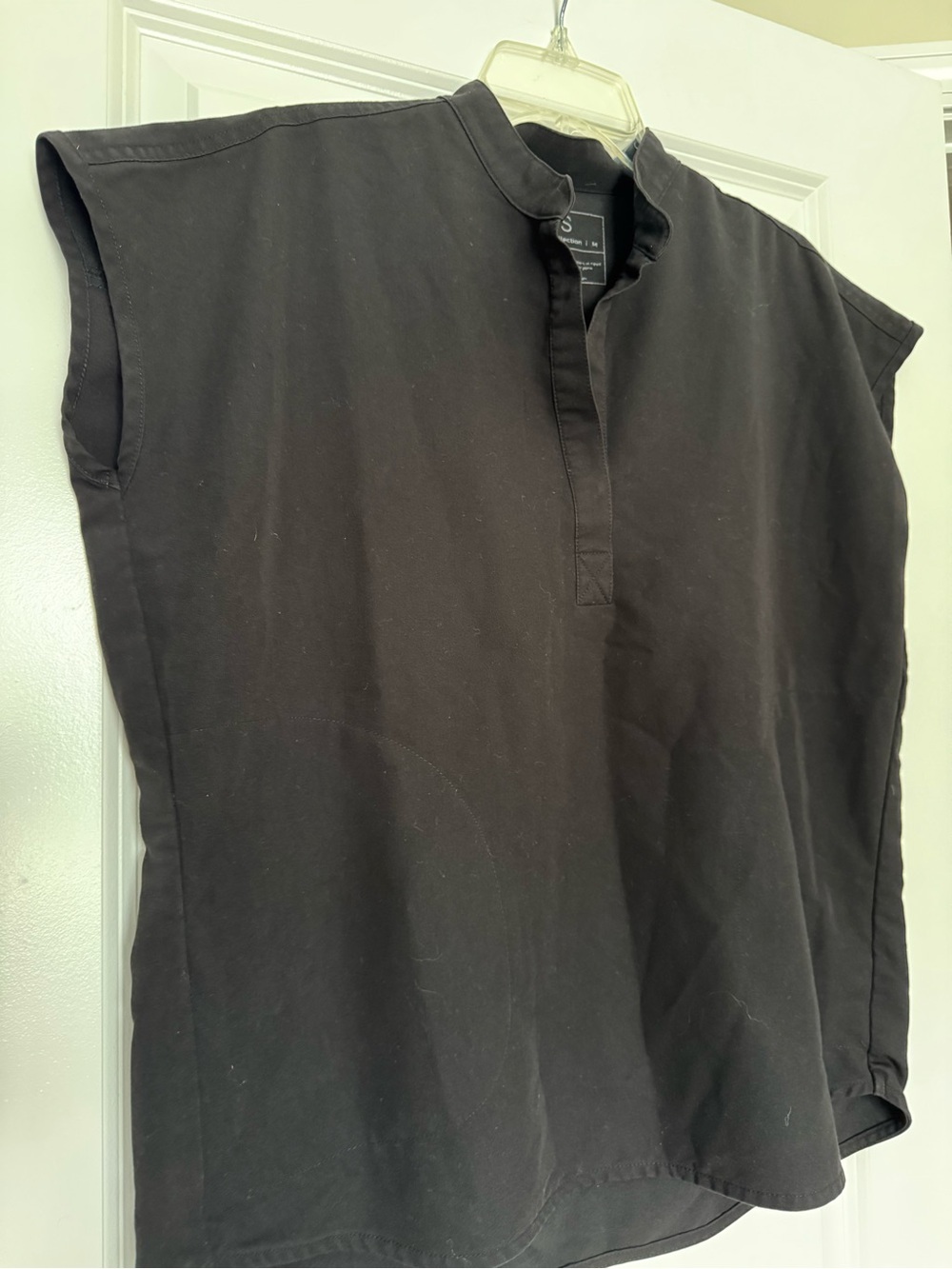 Figs Black Sleeveless Mandarin-Collar Tank